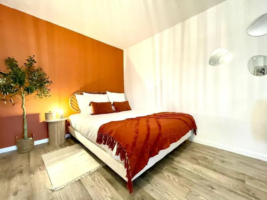 Appartement Grand Studio Chez Soi - Queen Size Bed - Terrasse Oyonnax
